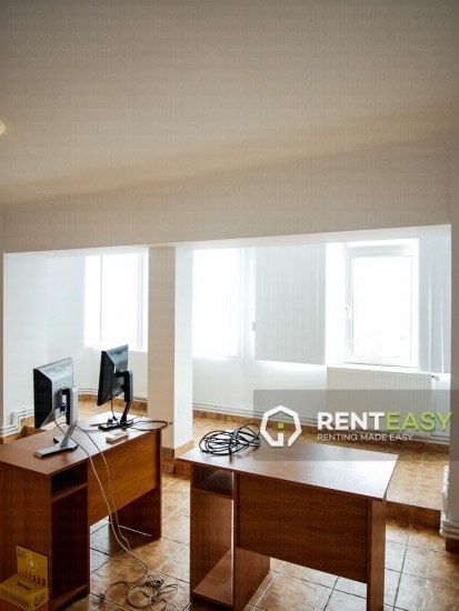 Apartament cu 4 camere de vanzare situat in zona Garii