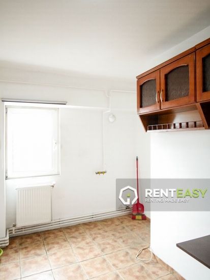 Apartament cu 4 camere de vanzare situat in zona Garii