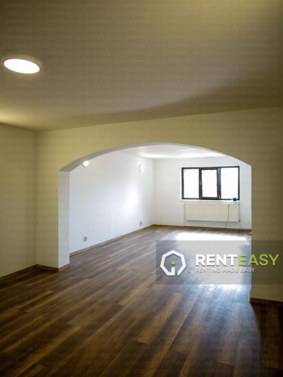 Casa cu 7 camere de vanzare situata in zona Tatarasi