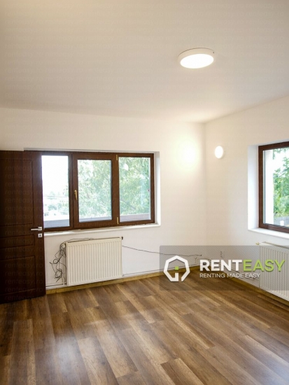 Casa cu 7 camere de vanzare situata in zona Tatarasi