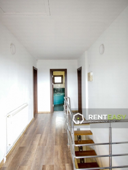 Casa cu 7 camere de vanzare situata in zona Tatarasi