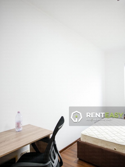 De vanzare!Apartament cu 4 camere situat pe Bulevardul Independentei