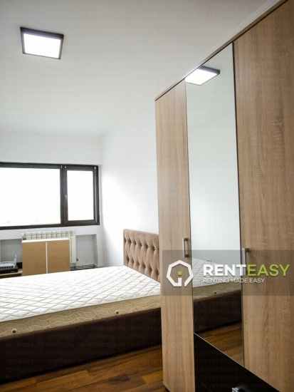 De vanzare!Apartament cu 4 camere situat pe Bulevardul Independentei
