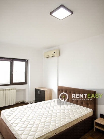 De vanzare!Apartament cu 4 camere situat pe Bulevardul Independentei