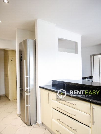 De vanzare!Apartament cu 4 camere situat pe Bulevardul Independentei