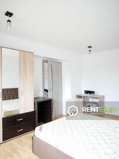 De vanzare!Apartament cu 4 camere situat pe Bulevardul Independentei