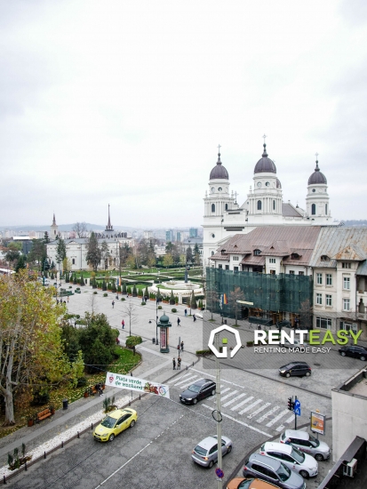 Apartament cu 4 camere de vanzare in zona Stefan cel Mare
