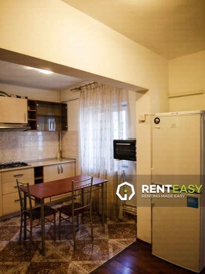 De vanzare!Apartament cu 2 camere decomandat situat in zona Stefan cel Mare