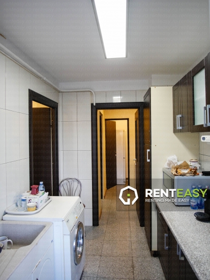 De vanzare!Apartament cu 3 camere situat pe Bulevardul Independentei