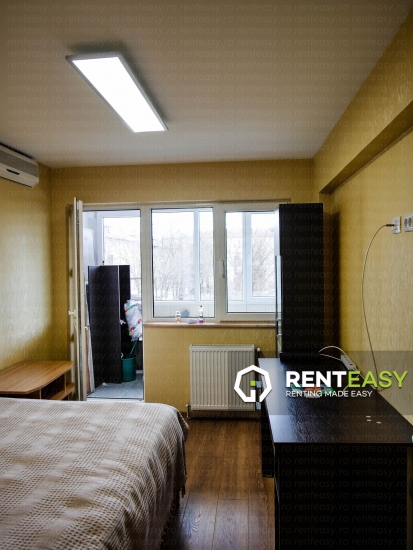 De vanzare!Apartament cu 3 camere situat pe Bulevardul Independentei