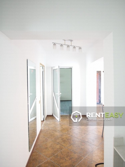 De vanzare!Apartament cu 3 camere situat in zona Moldova Mall