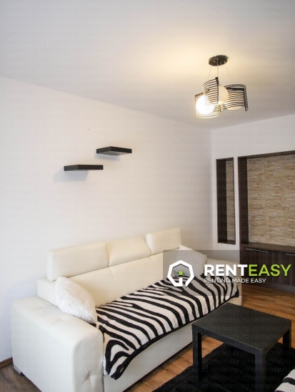 De vanzare!Apartament decomandat cu 3 camere situat in zona centrala