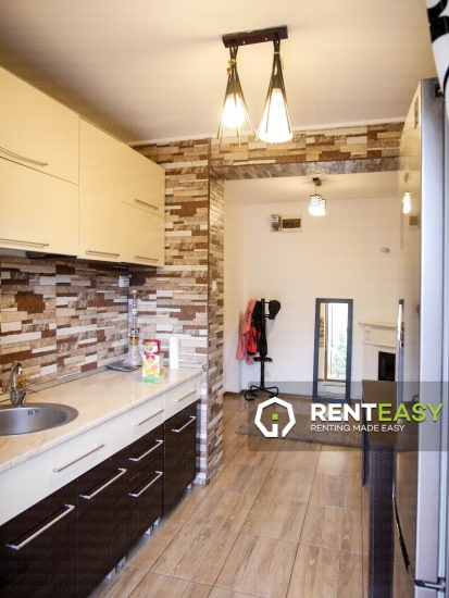 De vanzare!Apartament decomandat cu 3 camere situat in zona centrala