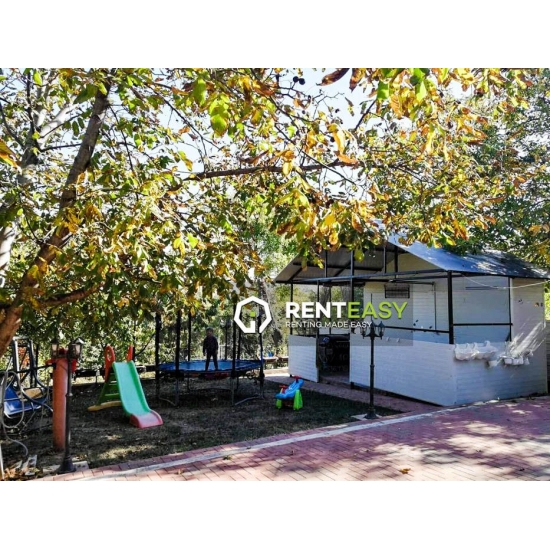 De vanzare!Vila cu 8 camere suprafata utila 400 mp situata in zona Copou