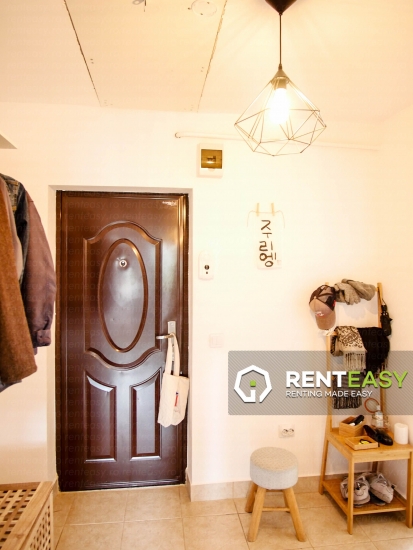 De vanzare! Apartament cu 2 camere la mansarda situat in Podul de Fier