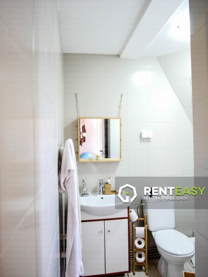 De vanzare! Apartament cu 2 camere la mansarda situat in Podul de Fier