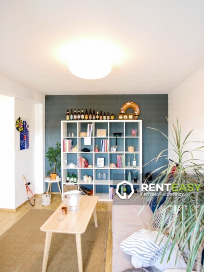De vanzare! Apartament cu 2 camere la mansarda situat in Podul de Fier