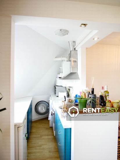 De vanzare! Apartament cu 2 camere la mansarda situat in Podul de Fier