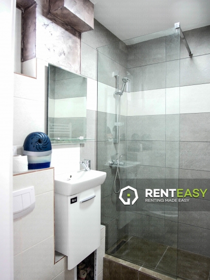 De vanzare !Apartament cu 3 camere situat in Tg.Cucu - Judecatorie