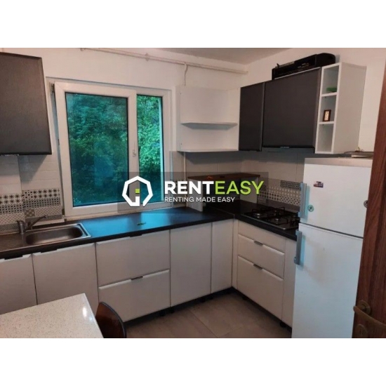 De vanzare! Apartament cu 4 camere situat in zona Podu Ros