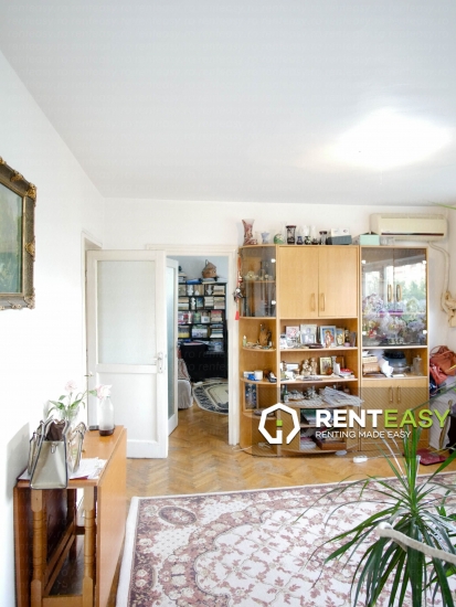 De vanzare! Apartament cu 3 camere situat in zona Podu Ros - Splai Mal Stang 
