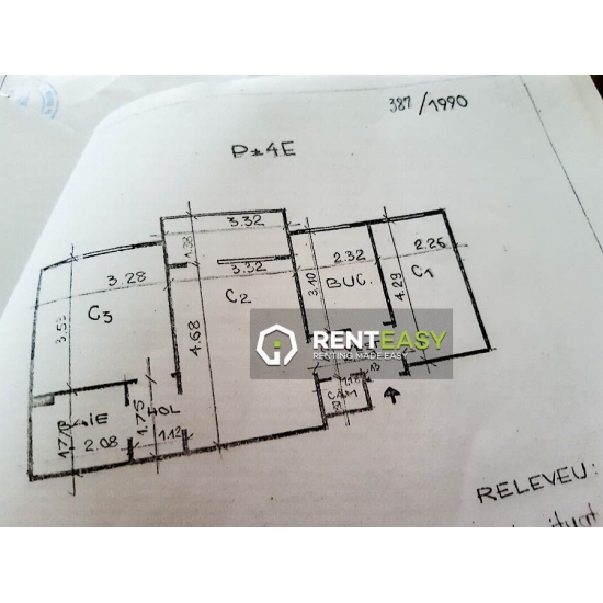 De vanzare! Apartament cu trei camere situat in zona Podu Ros