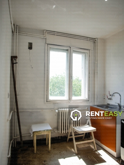 De vanzare! Apartament cu trei camere situat in zona Podu Ros