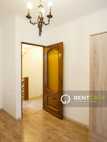 Duplex cu 4 Camere de Inchiriat in zona Manta Rosie