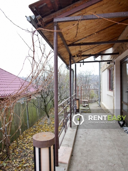 Casa cu 2 Camere de Inchiriat in Podul de Fier
