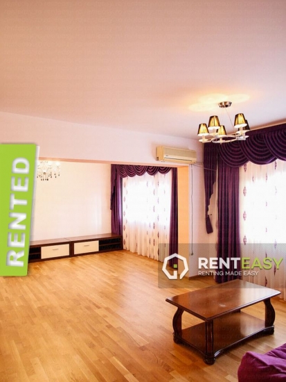 Apartament cu 3 Camere pentru Inchiriat in Centru - Moldova Mall