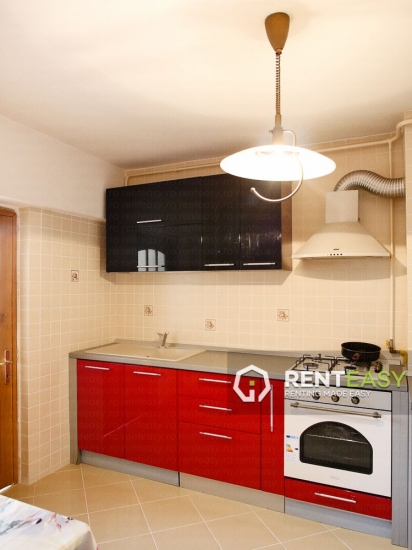 Apartament cu 3 Camere pentru Inchiriat in Centru - Moldova Mall