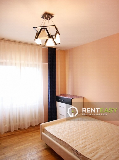 Apartament cu 3 Camere pentru Inchiriat in Centru - Moldova Mall
