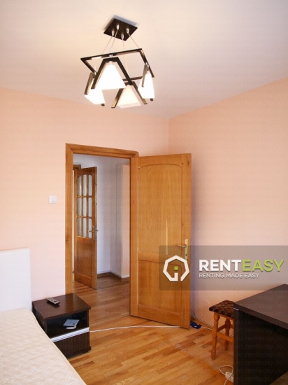 Apartament cu 3 Camere pentru Inchiriat in Centru - Moldova Mall