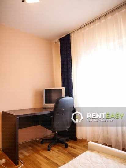 Apartament cu 3 Camere pentru Inchiriat in Centru - Moldova Mall