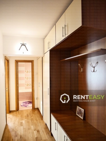 Apartament cu 3 Camere pentru Inchiriat in Centru - Moldova Mall