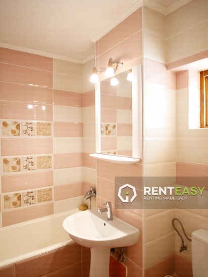 Apartament cu 3 Camere pentru Inchiriat in Centru - Moldova Mall