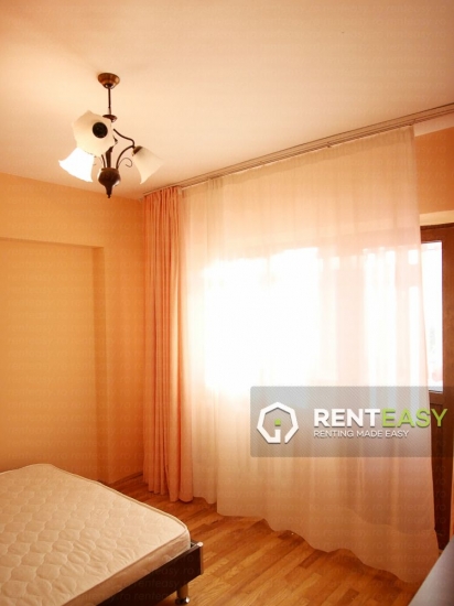Apartament cu 3 Camere pentru Inchiriat in Centru - Moldova Mall