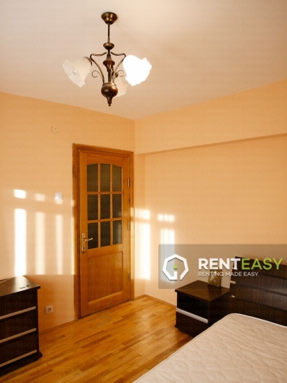Apartament cu 3 Camere pentru Inchiriat in Centru - Moldova Mall