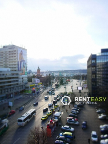 Apartament cu 3 Camere pentru Inchiriat in Centru - Moldova Mall