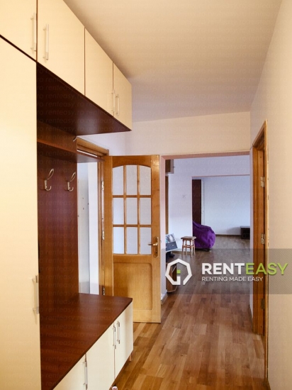 Apartament cu 3 Camere pentru Inchiriat in Centru - Moldova Mall