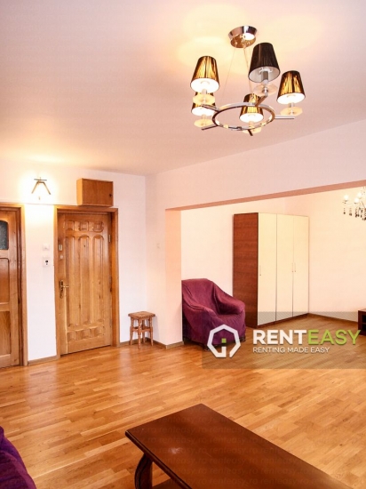 Apartament cu 3 Camere pentru Inchiriat in Centru - Moldova Mall