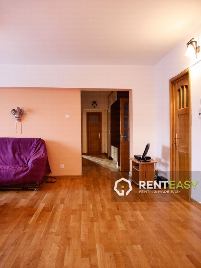 Apartament cu 3 Camere pentru Inchiriat in Centru - Moldova Mall