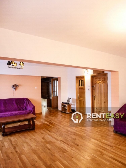 Apartament cu 3 Camere pentru Inchiriat in Centru - Moldova Mall
