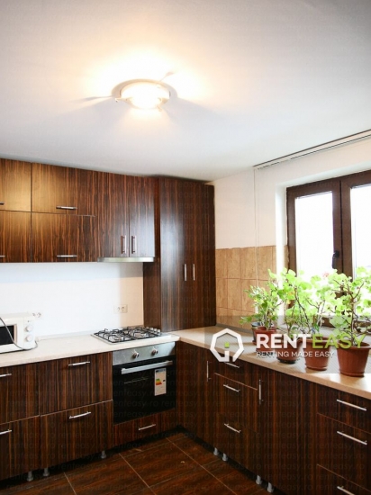 Vila cu 4 Camere pentru Inchiriat in Galata