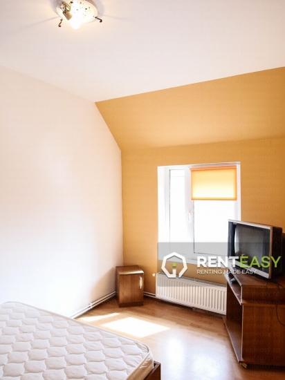 Apartament cu 3 camere pentru inchiriat in Podul de Fier - Rosetti