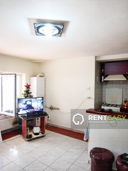 Casa cu 4 Camere pentru Inchiriat in Centru langa Politia Municipala