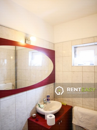 Casa cu 4 Camere pentru Inchiriat in Centru langa Politia Municipala