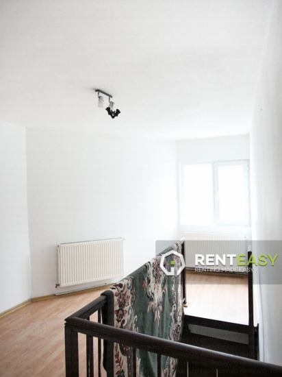 Casa cu 4 Camere pentru Inchiriat in Centru langa Politia Municipala