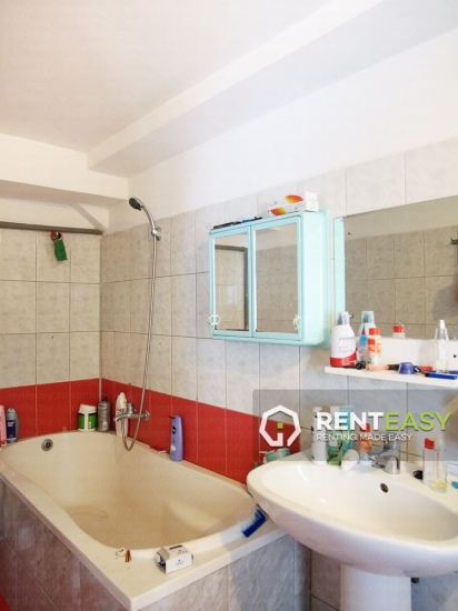 Casa cu 4 Camere pentru Inchiriat in Centru langa Politia Municipala