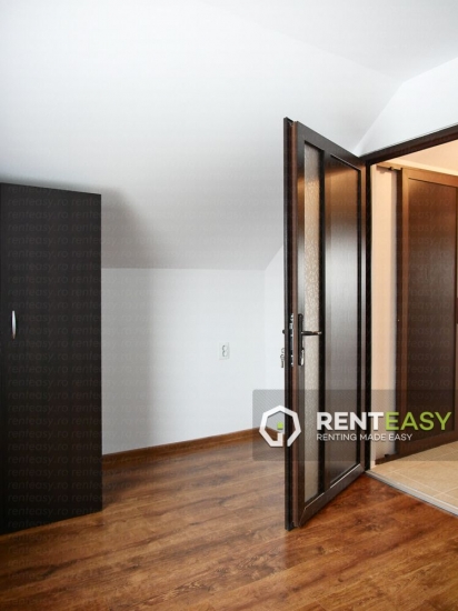 Apartament cu 5 Camere de Inchiriat la Vila in Nicolina